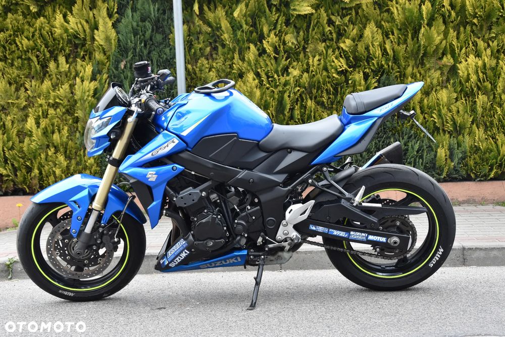 Suzuki GSR - 6