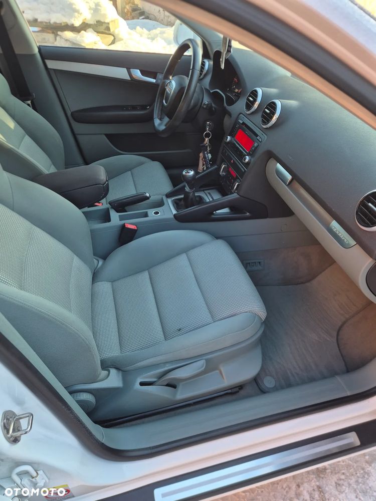 Audi A3 Sportback 2.0 TDI DPF quattro Ambiente - 8