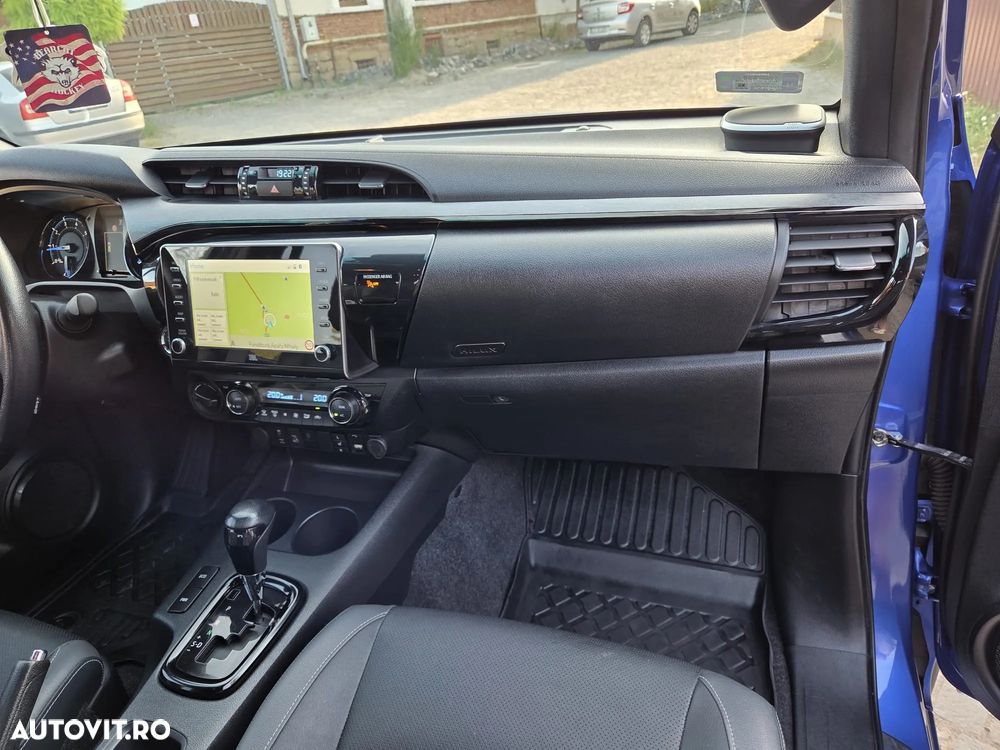 Toyota Hilux 2.8D 204CP 4x4 Double Cab AT Invincible - 17