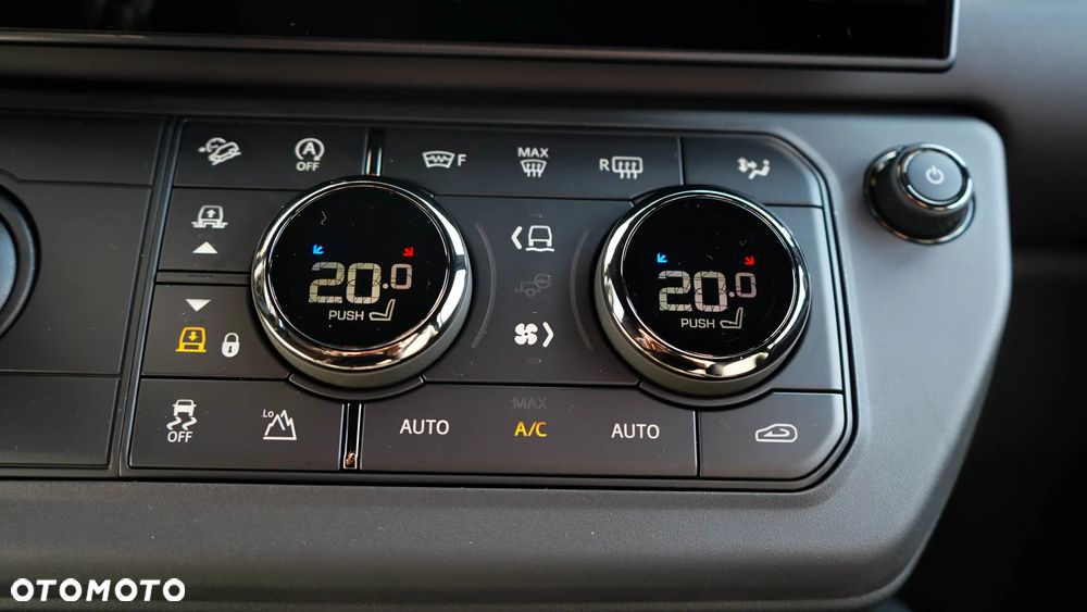 Land Rover Defender - 22