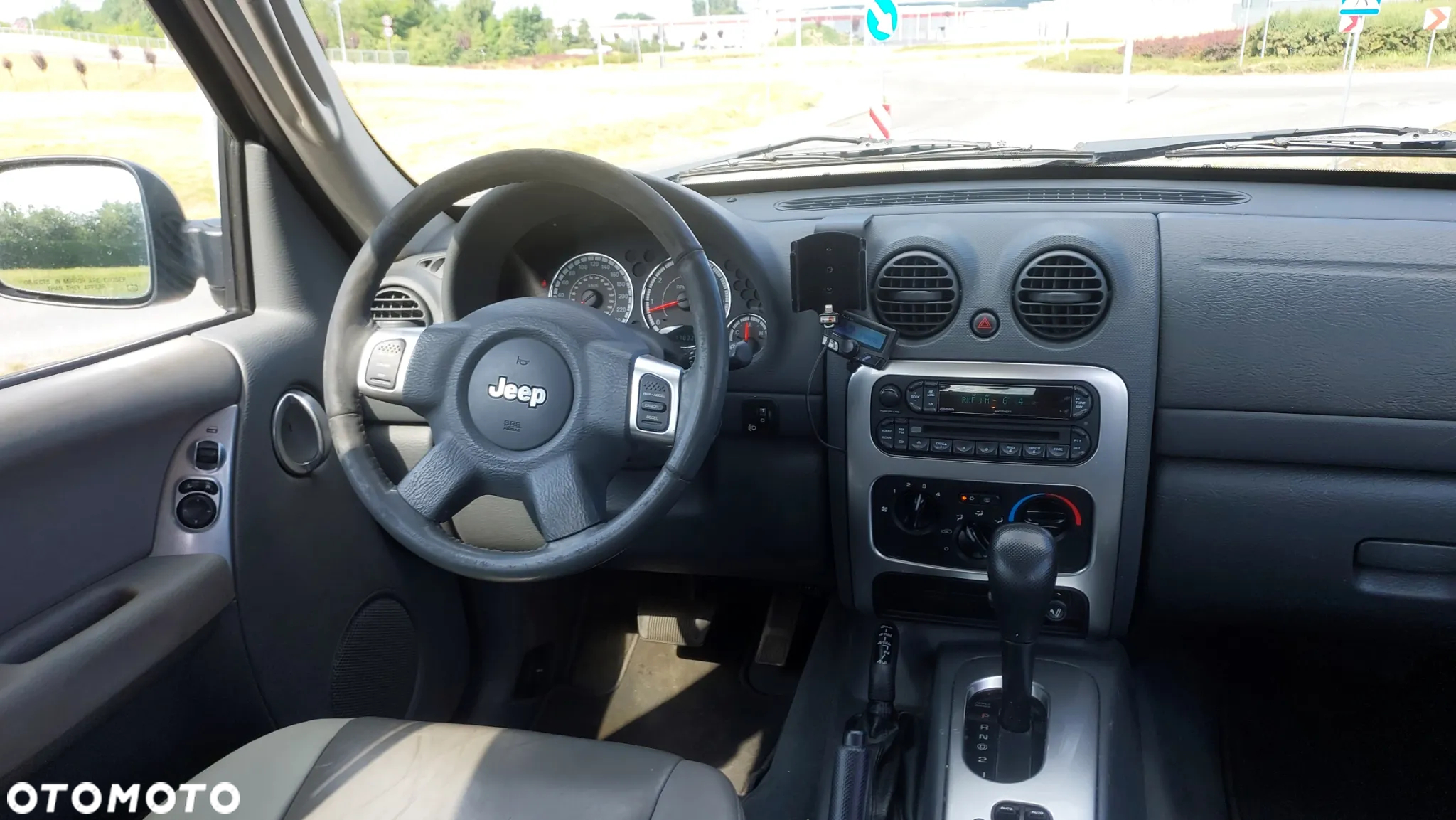 Jeep Cherokee 3.7L Limited - 6