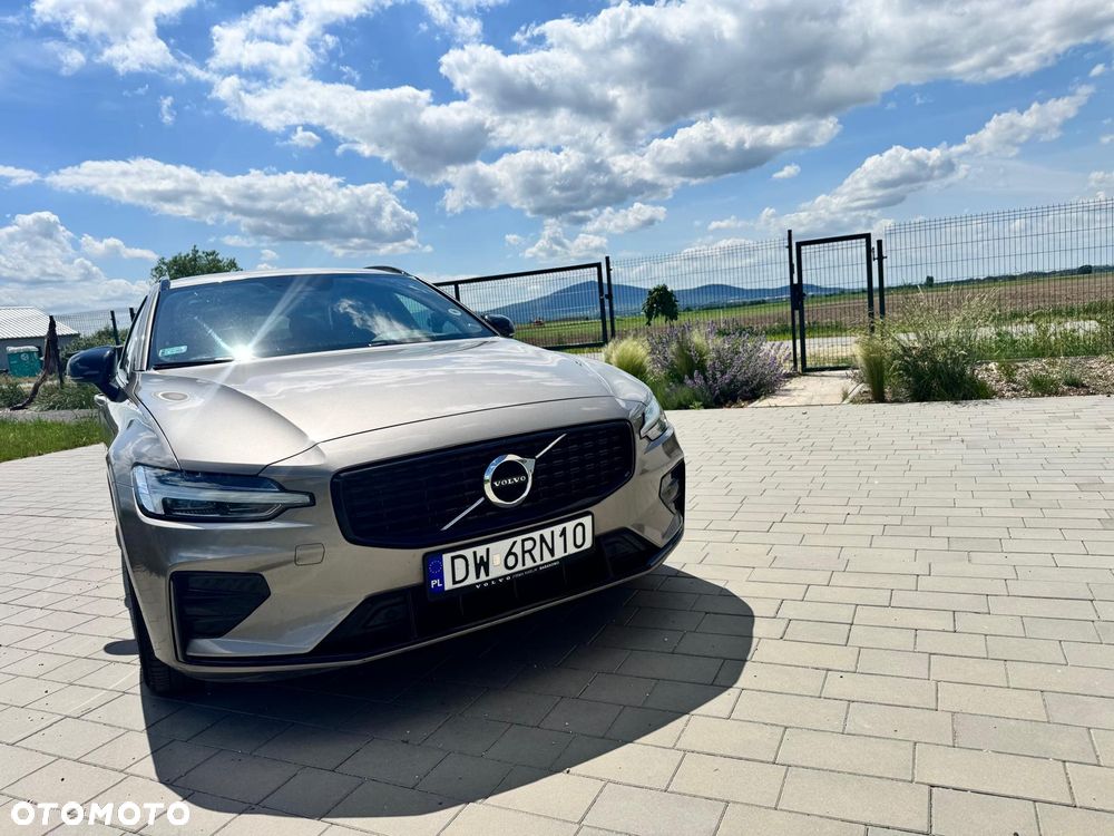 Volvo V60 B3 B R-Design - 3