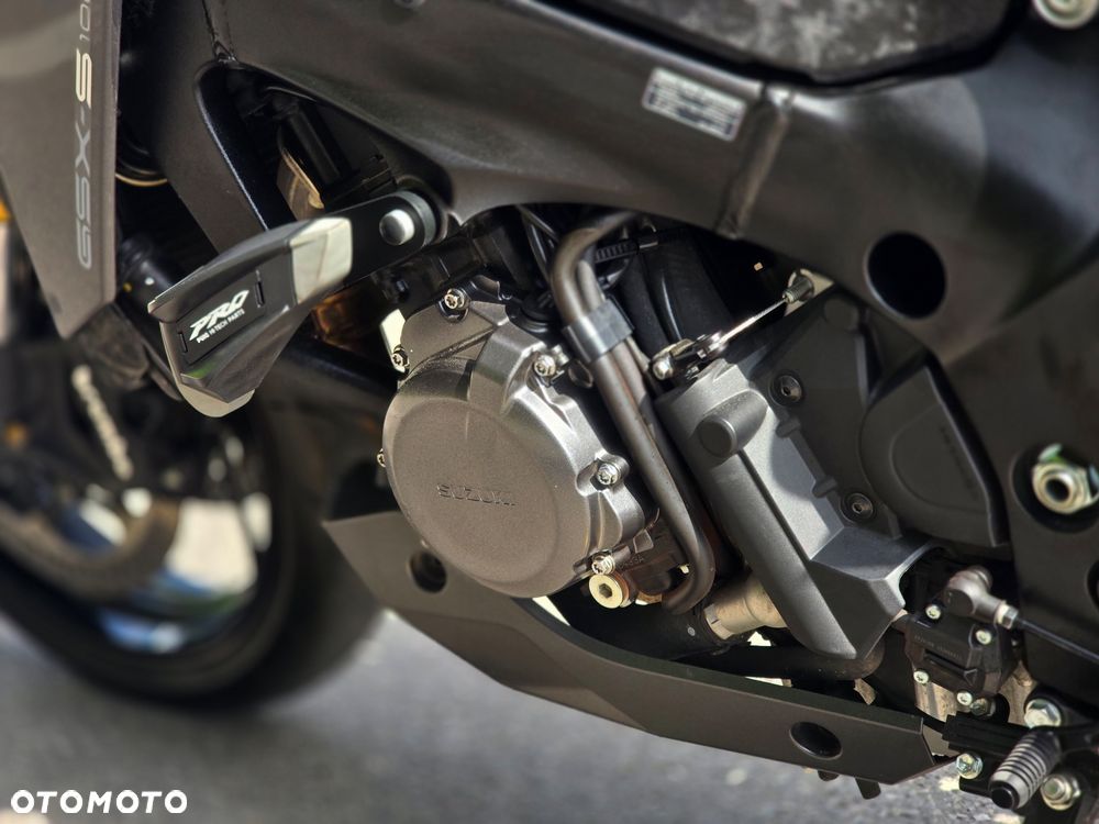 Suzuki GSX 1000 - 21