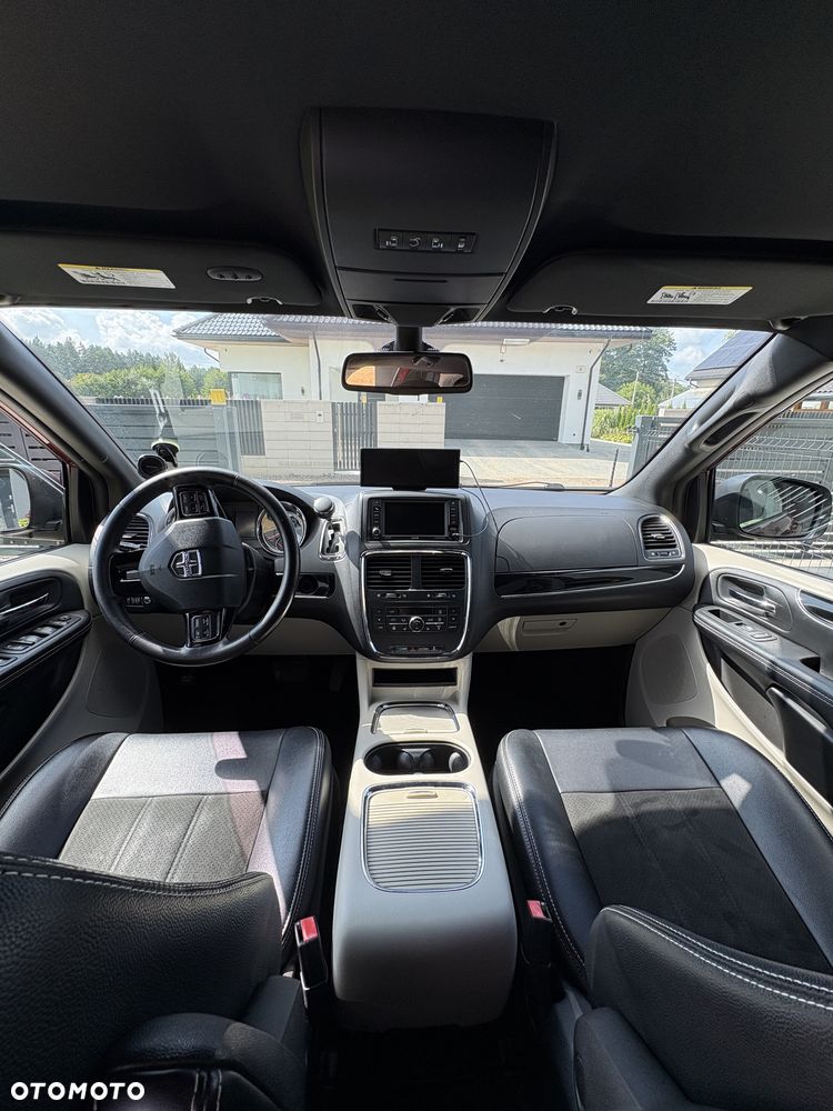Dodge Grand Caravan - 7