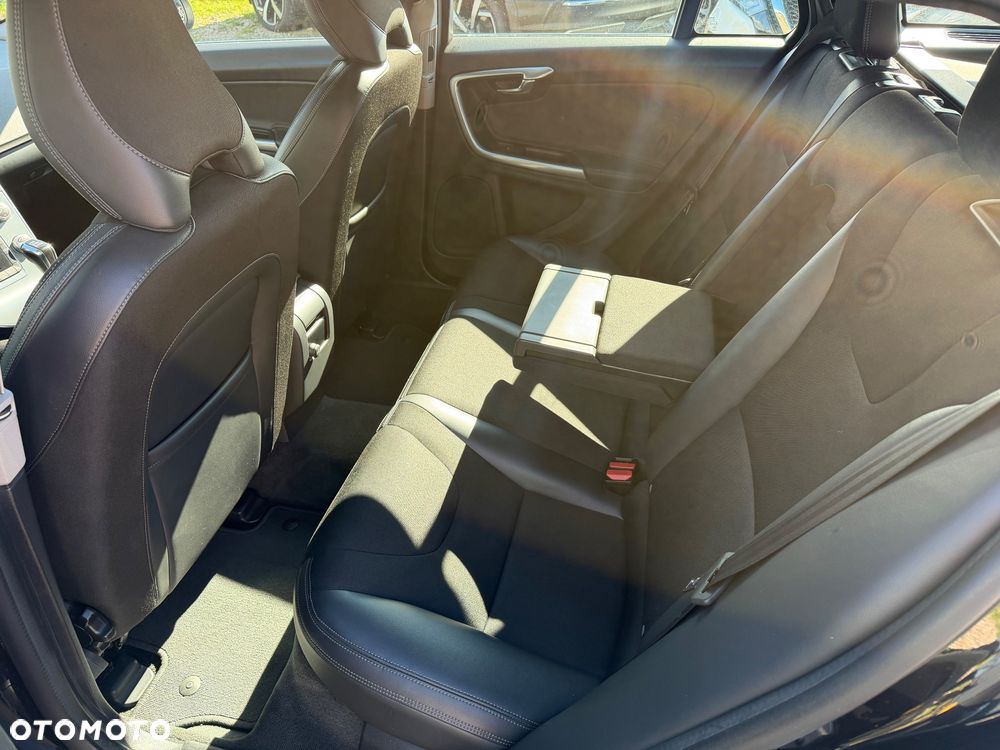 Volvo V60 D4 Drive-E Momentum - 6