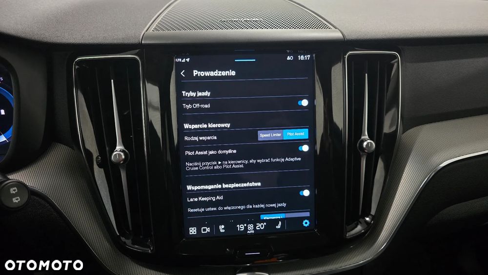 Volvo XC 60 B4 D Plus Dark - 29