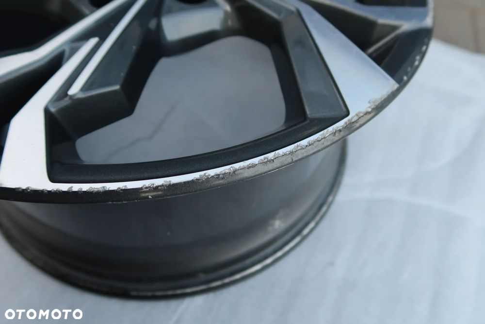 L55 Felga Audi A3 8Y0601025H 8x18et46 - 3