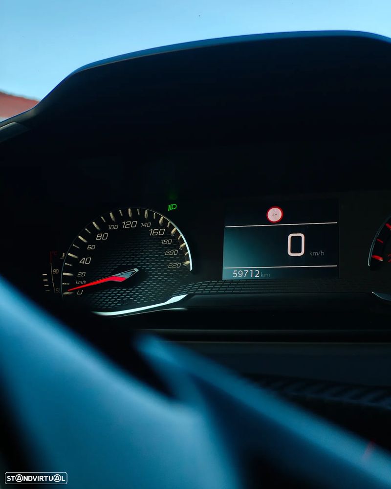 Peugeot 2008 1.2 PureTech Active Pack - 17