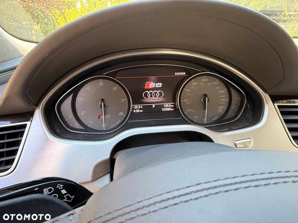 Audi S8 - 8