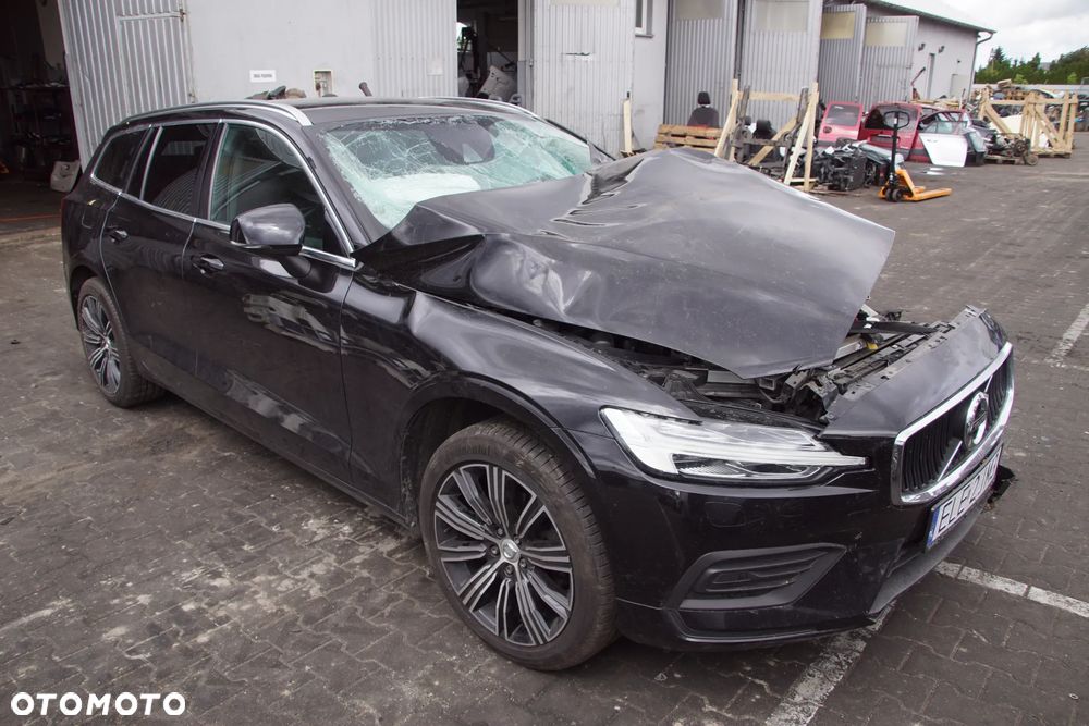 Auto na części - Volvo V60 II 2.0 D4 190 KM D4204T14 TG-81SC 717 2020R Silnik Skrzynia Drzwi Błotnik Zderzak Lampa Lusterko Klamka Szyba Deska Kokpit Sterownik Moduł Czujnik Licznik Wyświetlacz Panel Kierownica - 10