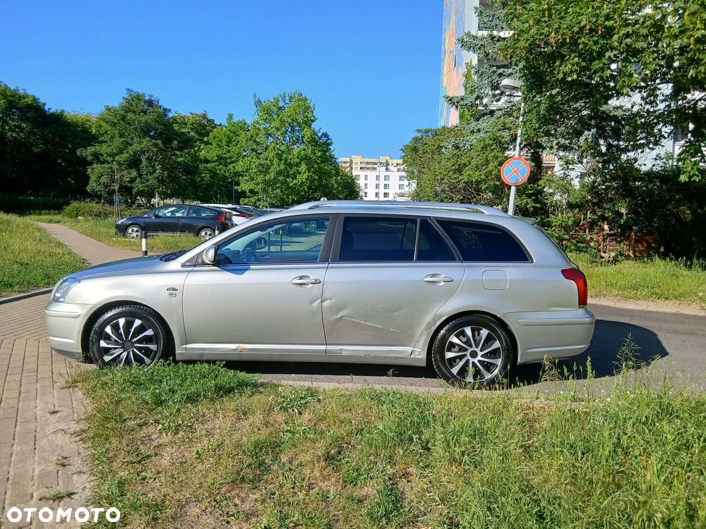 Toyota Avensis 2.0 D-4D Terra - 4