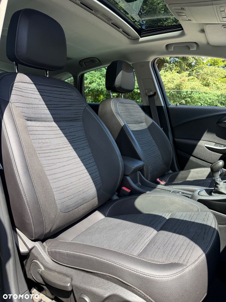 Opel Astra 1.4 Turbo Exklusiv - 26