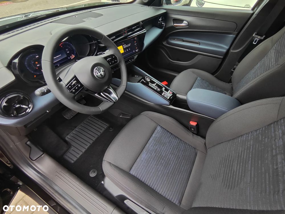 Alfa Romeo Junior 1.2 mHEV Ibrida eDCT - 12