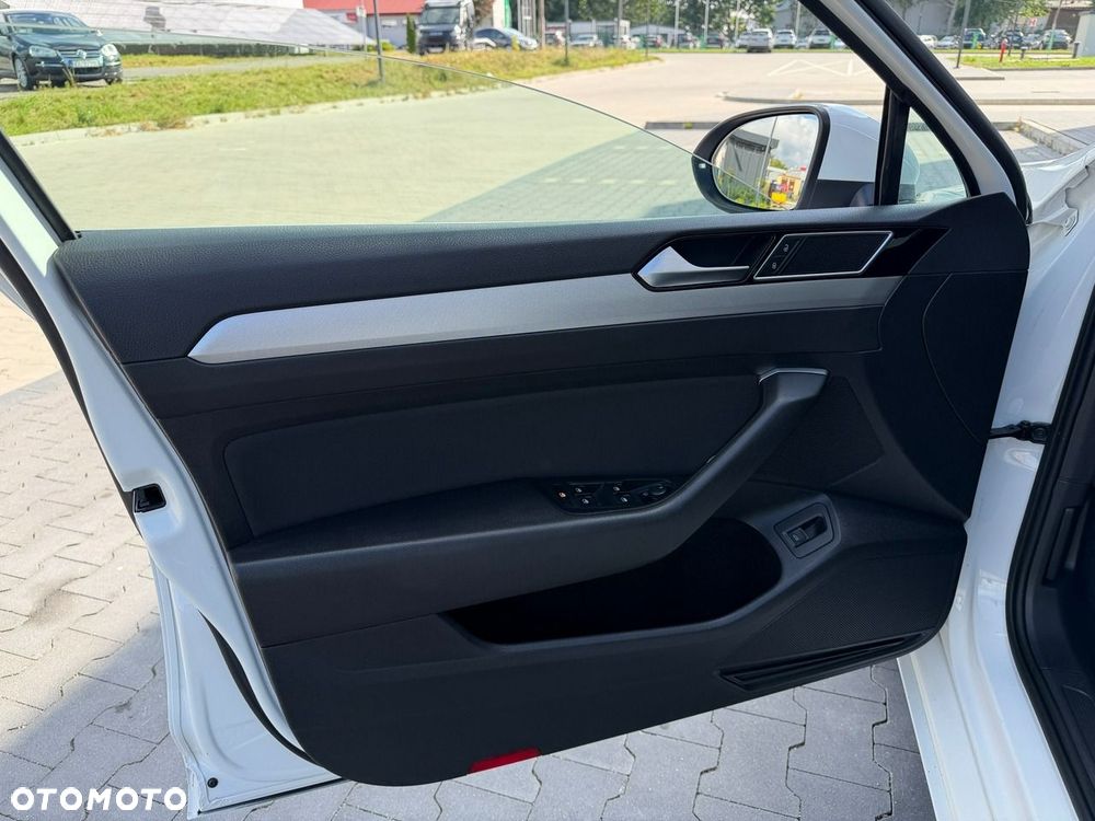 Volkswagen Passat - 14