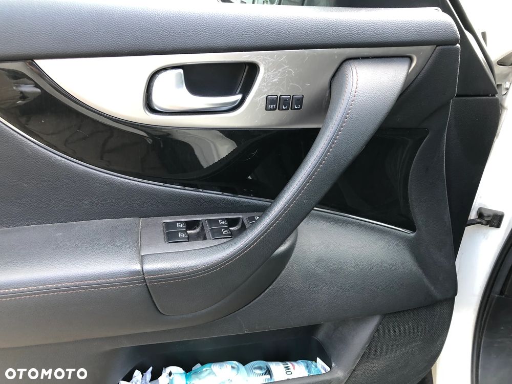 Infiniti QX70 3.0d S Premium - 8