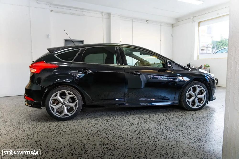 Ford Focus 2.0 EcoBoost ST c/ Pack Pele Desportiva - 6