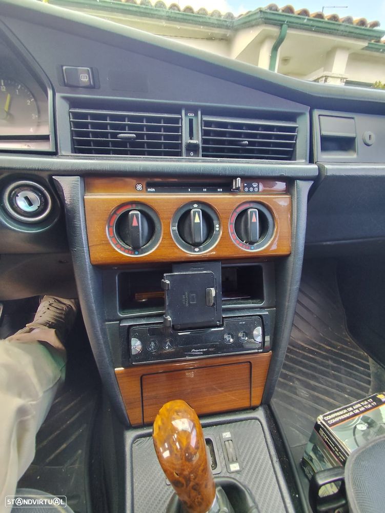 Mercedes-Benz W201 (1982-1993) 190 D 2.5 - 4