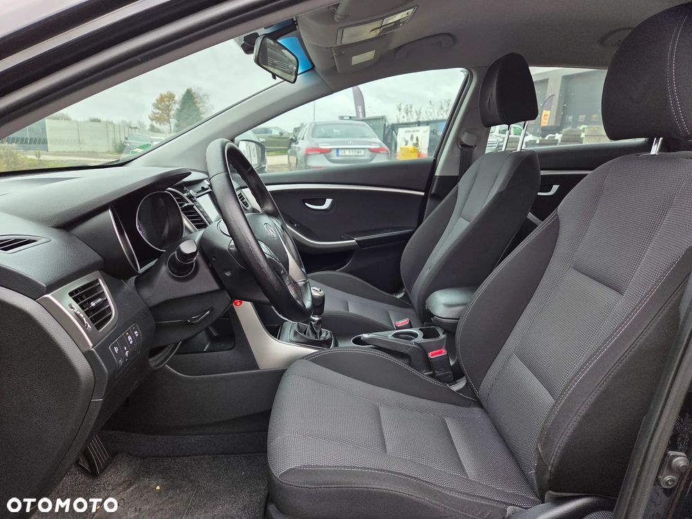 Hyundai i30 blue 1.6 CRDi Style - 11