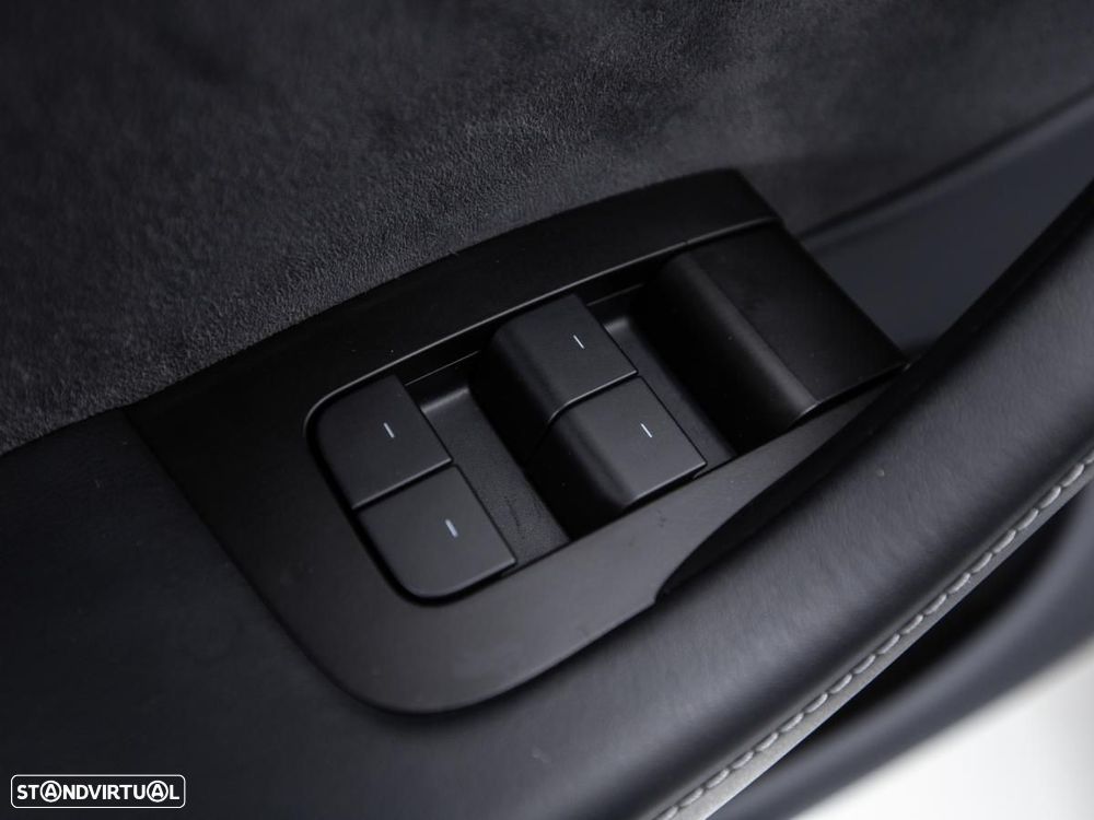 Tesla Model Y Long Range Dual Motor AWD - 18