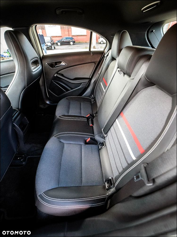 Mercedes-Benz Klasa A 180 (BlueEFFICIENCY) Urban - 33
