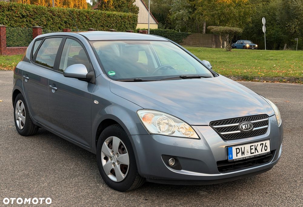 Kia Ceed 2009 photo 2
