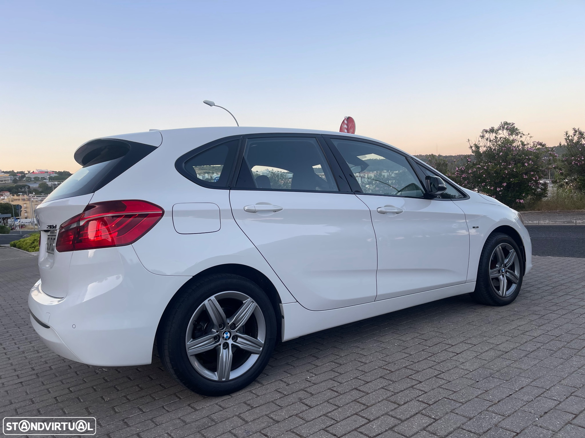 BMW 218 Active Tourer d Aut. Sport Line - 4