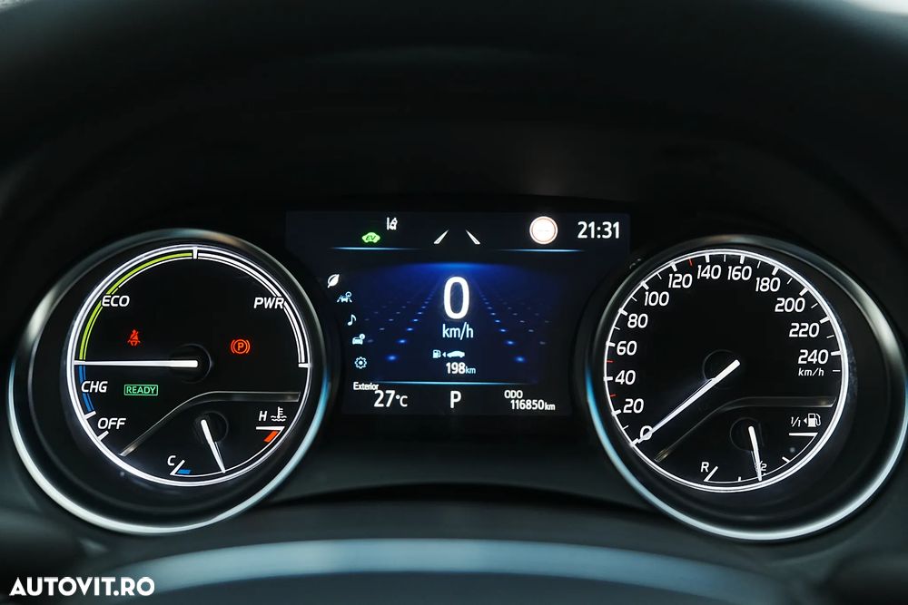 Toyota Camry Luxury - 35