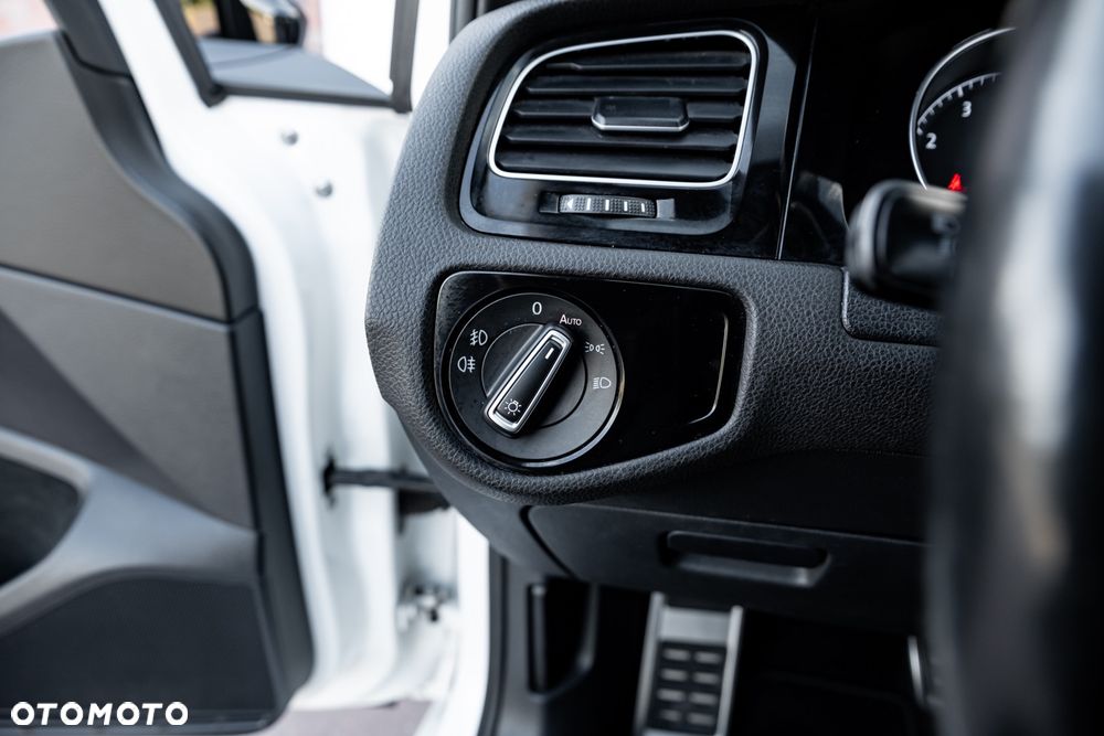 Volkswagen Golf 1.4 TSI BlueMotion Technology DSG Lounge - 28