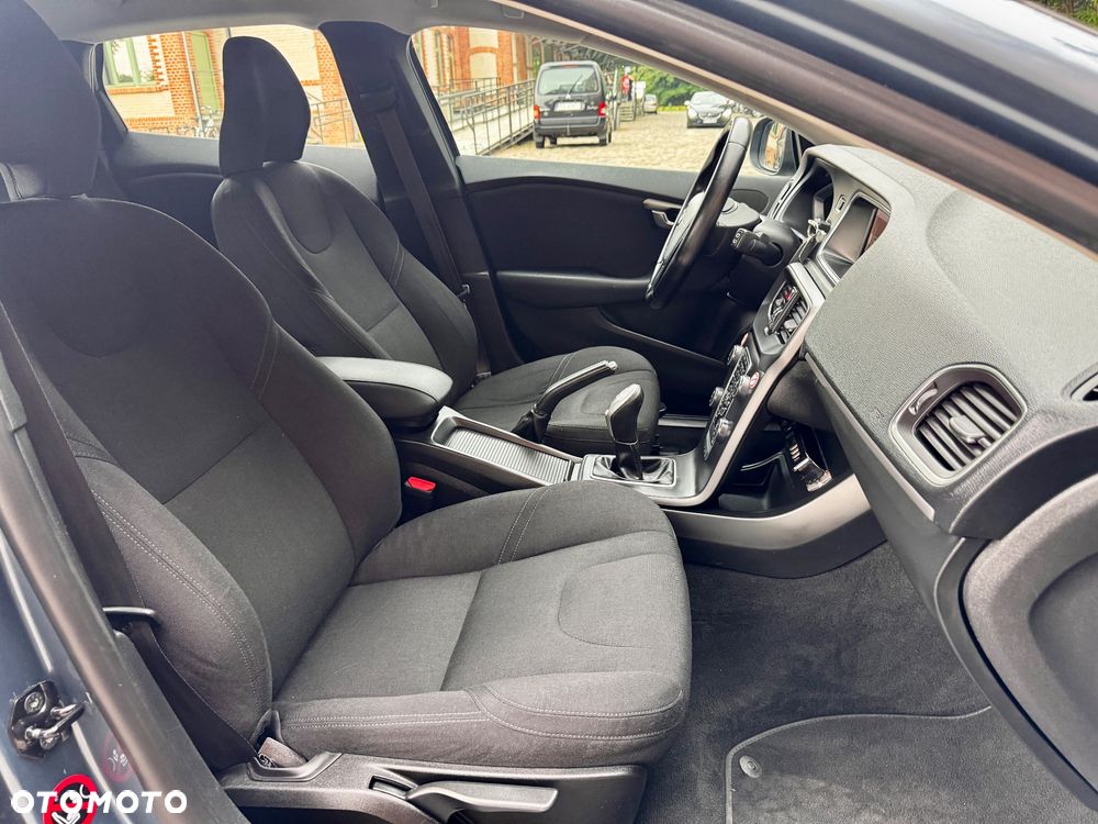 Volvo V40 T3 Kinetic - 29