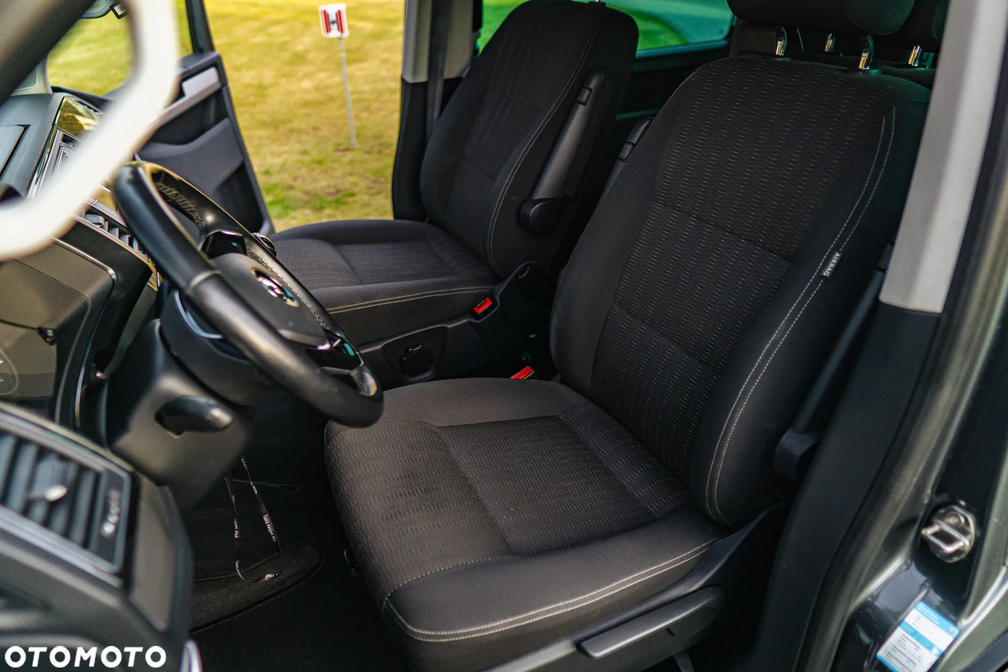Volkswagen Multivan - 13