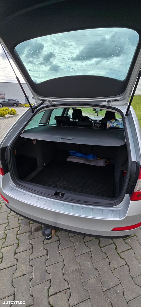 Skoda Octavia Combi Diesel 2.0 TDI Style - 12