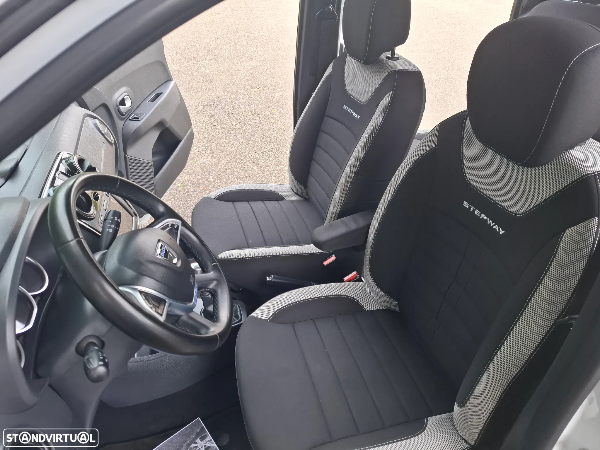 Dacia Lodgy 1.5 Blue dCi Stepway 7L - 15