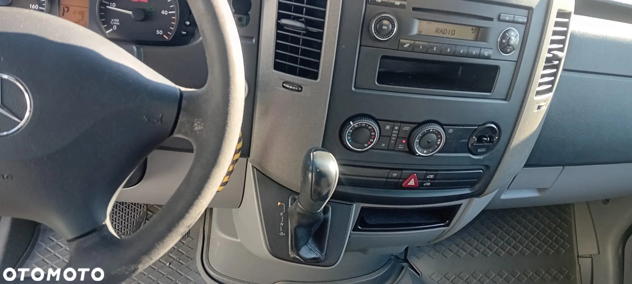 Mercedes-Benz Sprinter - 11