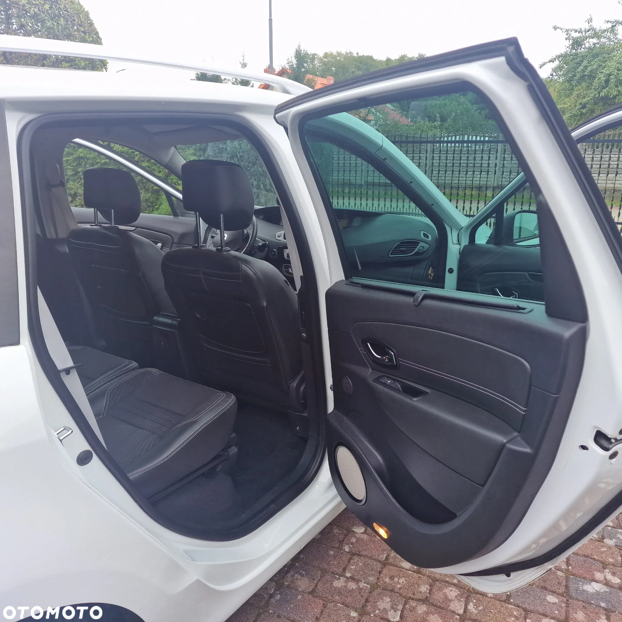 Renault Grand Scenic ENERGY TCe 130 S&S Bose Edition - 12
