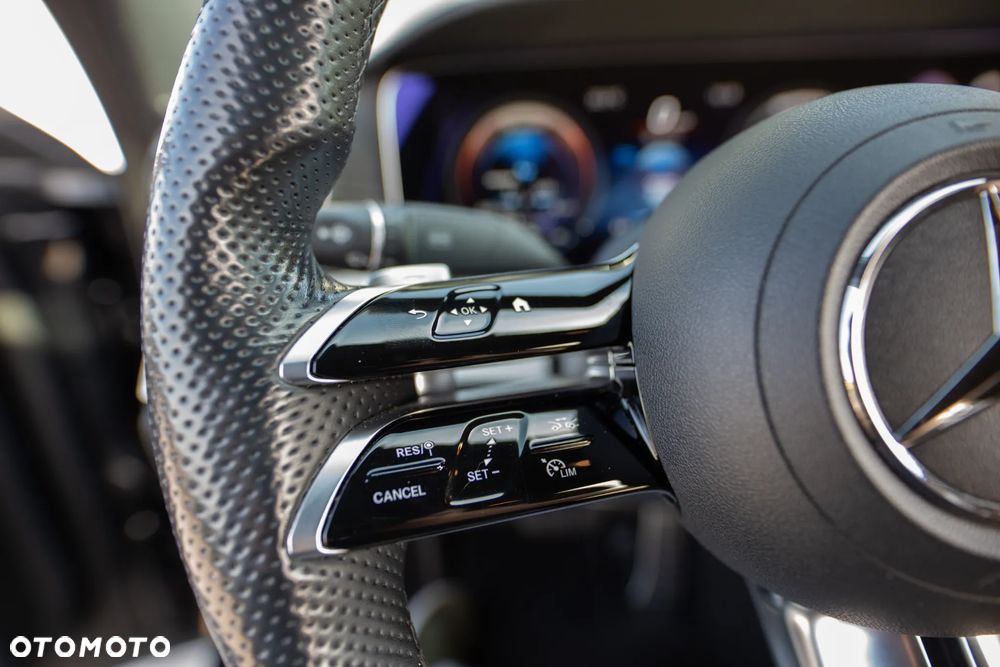 Mercedes-Benz Klasa E 300 4Matic 9G-TRONIC AMG Line - 23