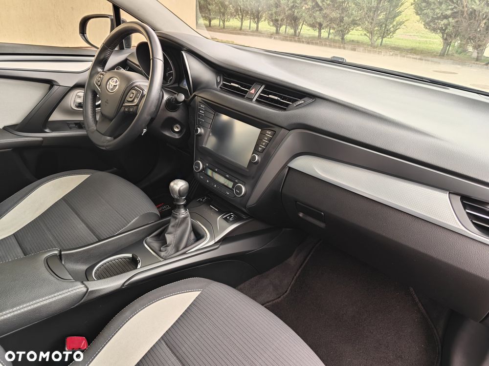 Toyota Avensis - 22