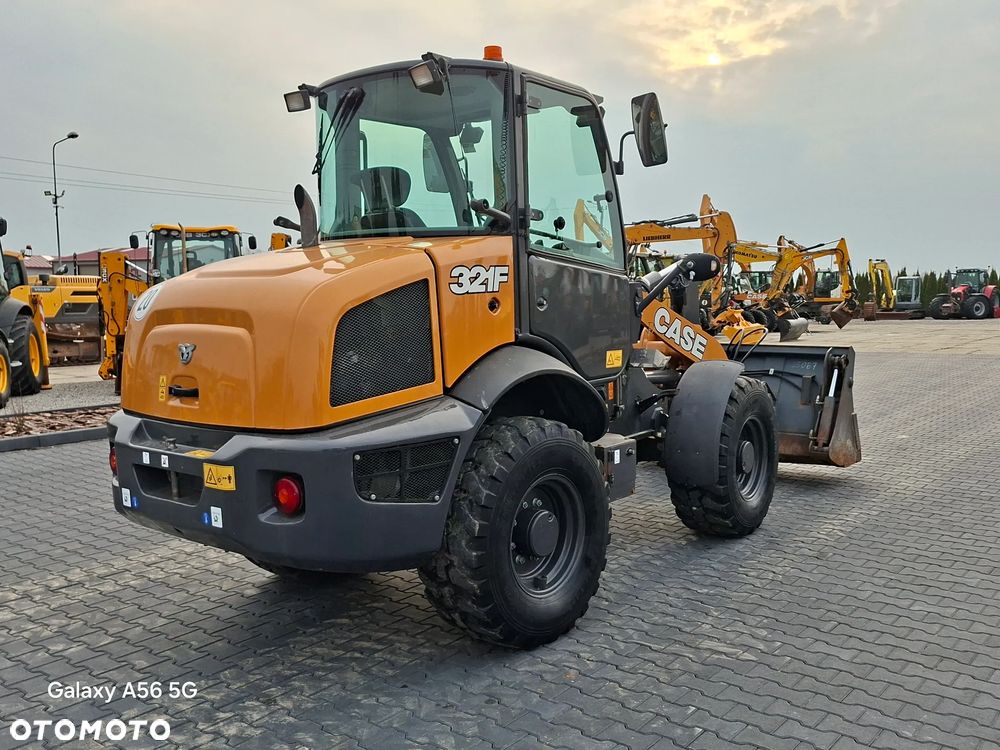 Case 321F Łyżka+Widły - 11