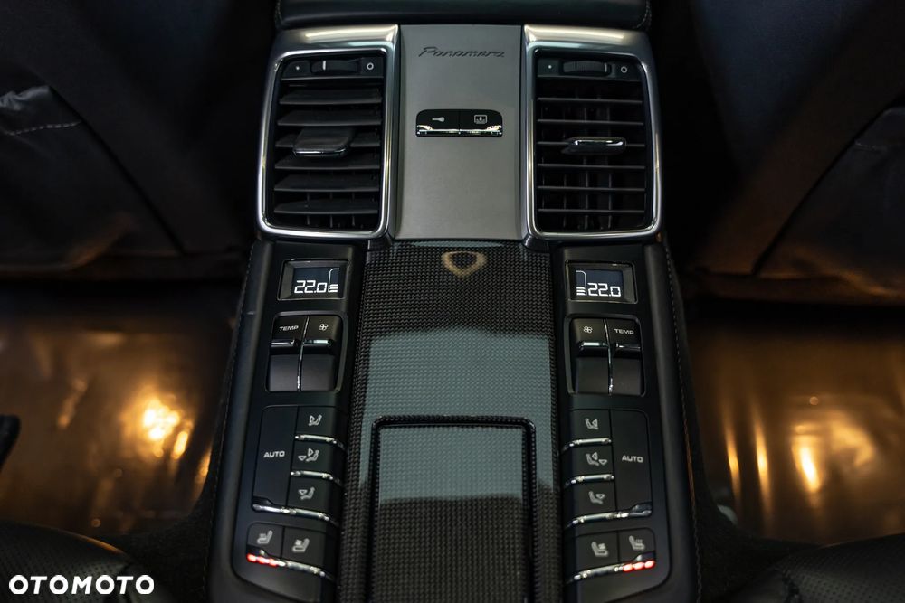 Porsche Panamera Turbo PDK - 34