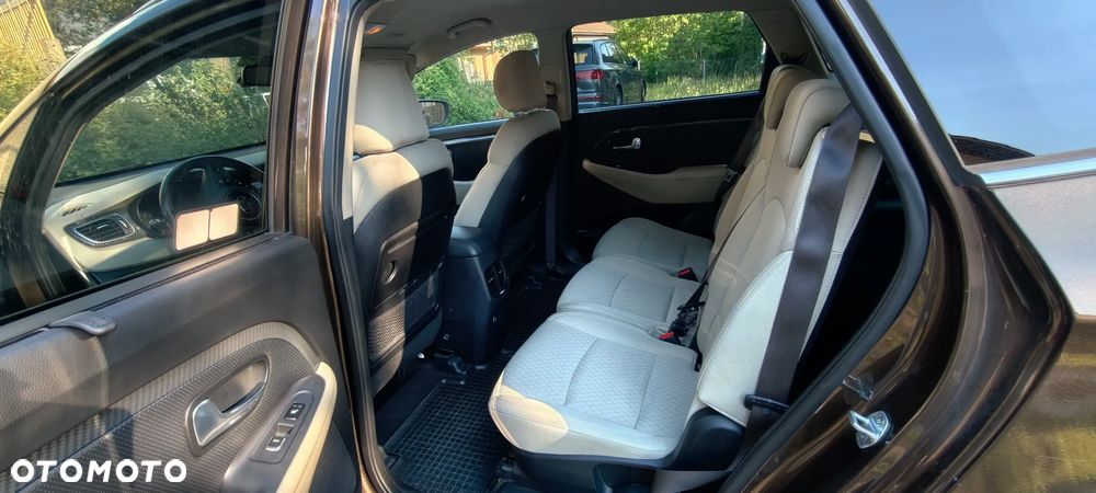 Kia Carens 1.6 GDI L - 11