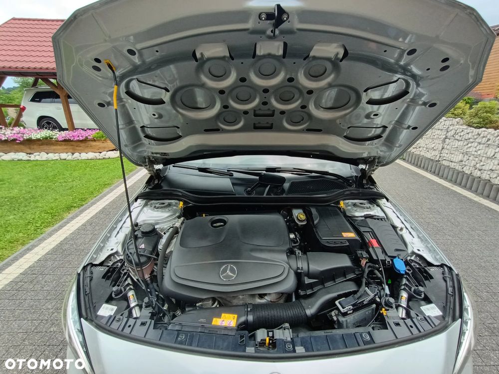 Mercedes-Benz GLA 250 4Matic 7G-DCT - 38