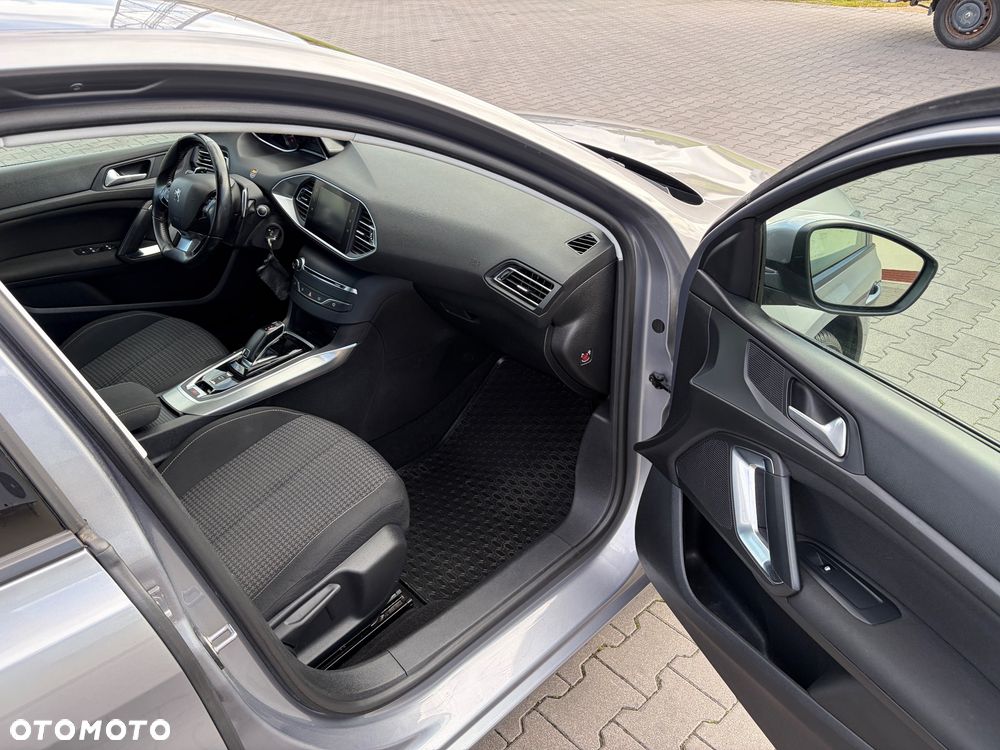 Peugeot 308 BlueHDi 130 EAT8 Black Edition - 21
