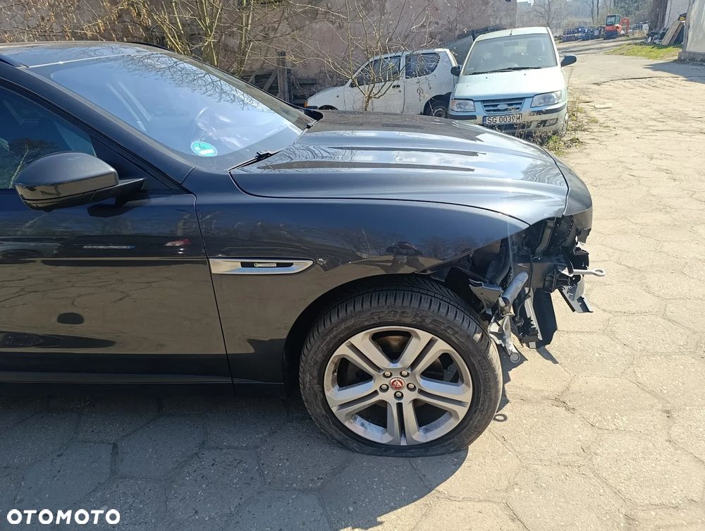 Jaguar F-Pace D300 AWD R-Dynamic SE - 11