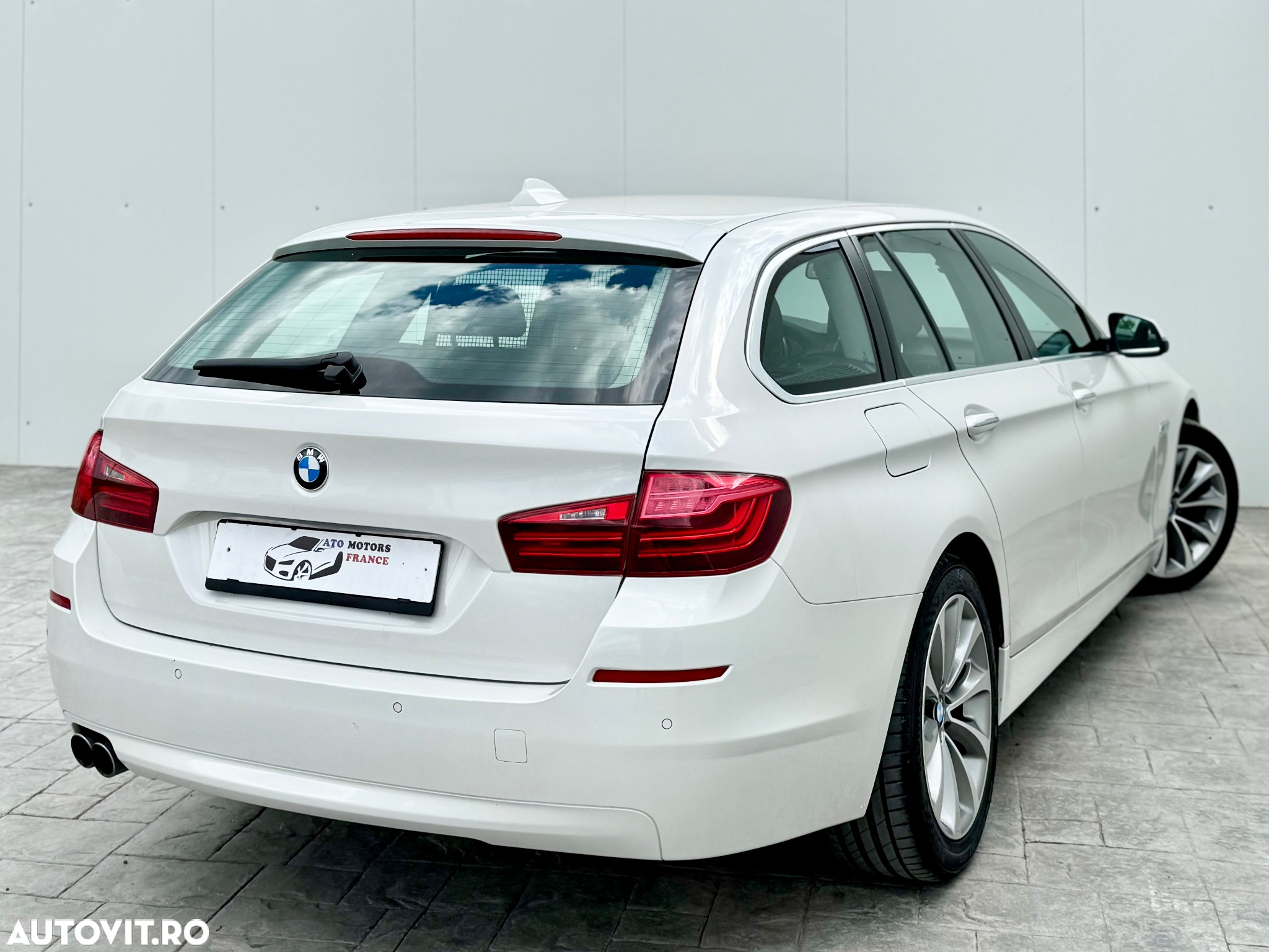 BMW Seria 5 520d Touring Aut. Modern Line - 2