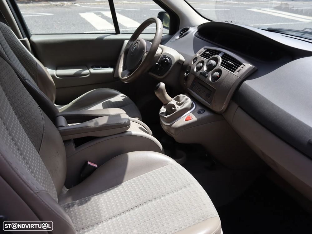 Renault Scénic 1.5 dCi Confort - 11