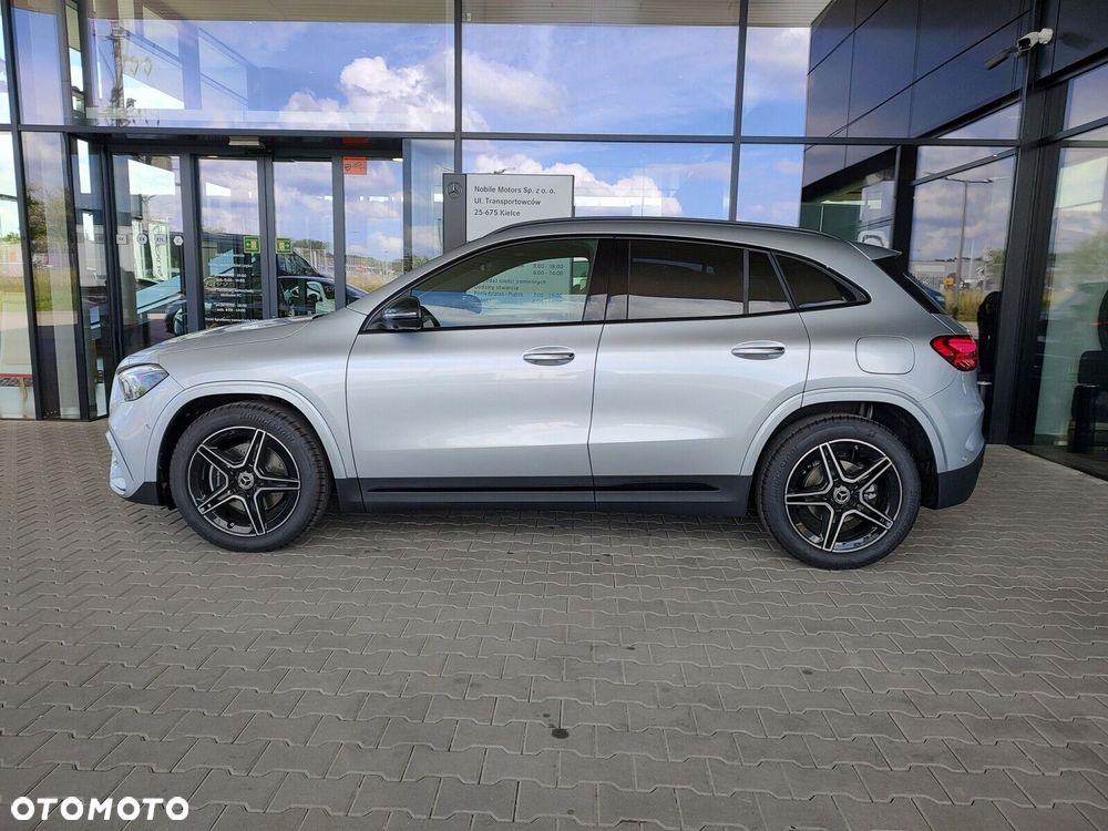 Mercedes-Benz GLA - 8