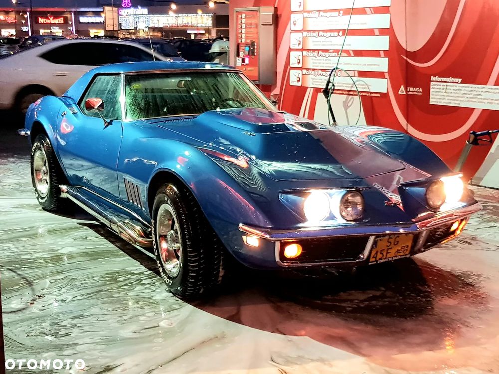 Chevrolet Corvette - 4