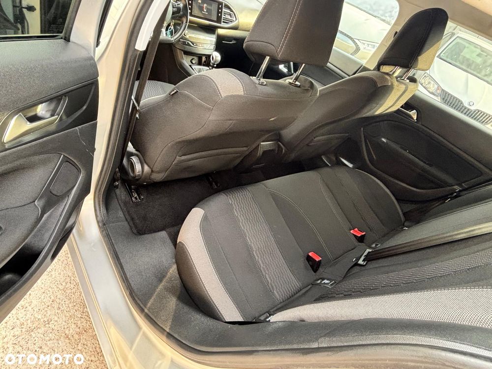 Peugeot 308 - 25
