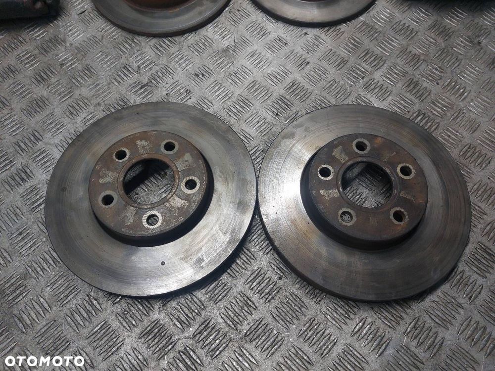 TARCZE HAMULCOWE PRZÓD TYŁ + ZACISK PRZÓD TYŁ FORD FOCUS MK2 1.6 TDCI - 2