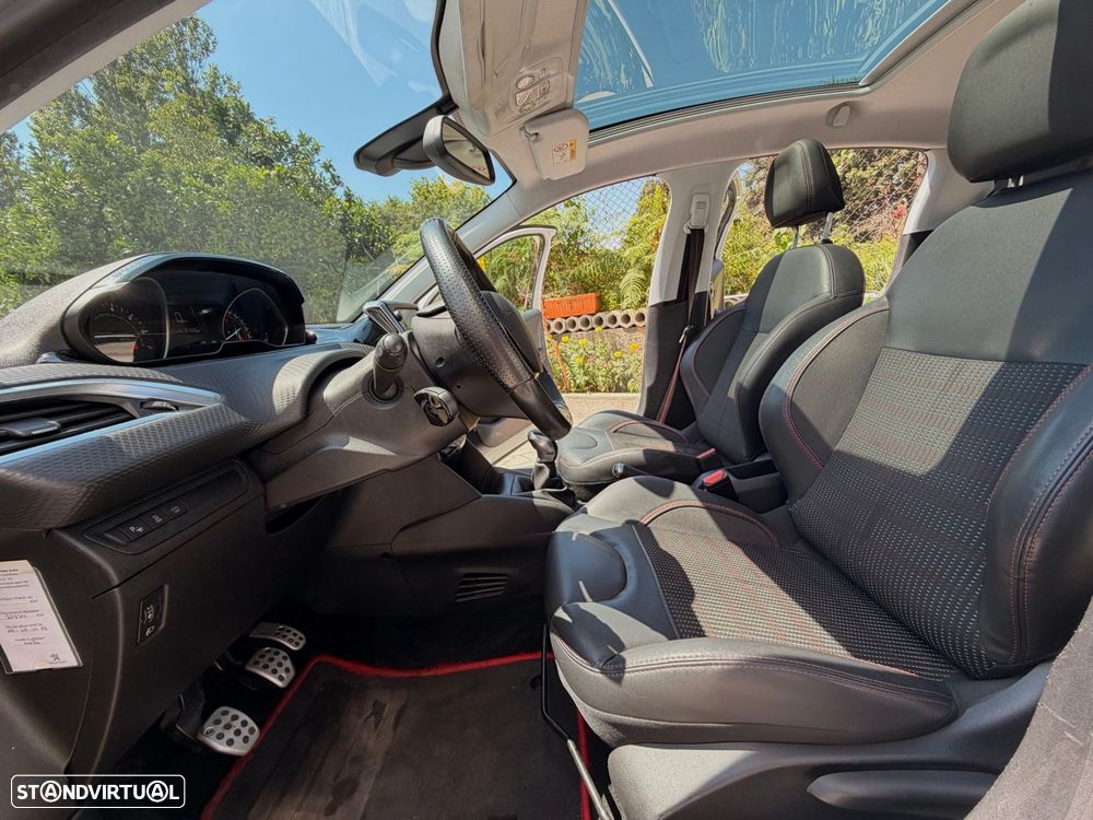 Peugeot 208 1.2 PureTech GT Line - 23