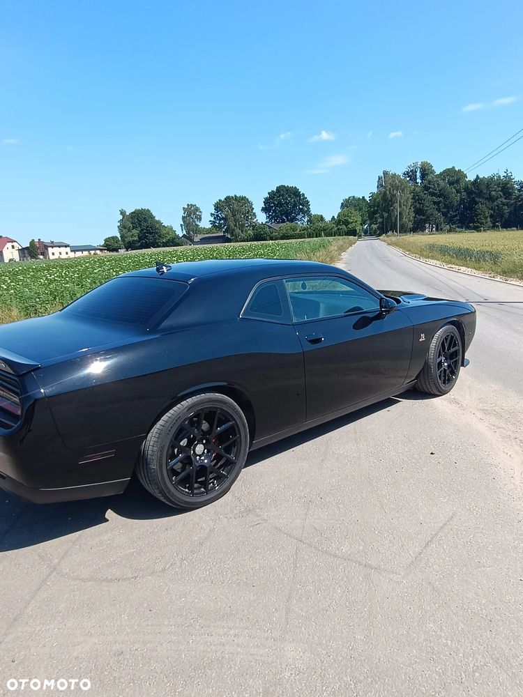 Dodge Challenger - 4